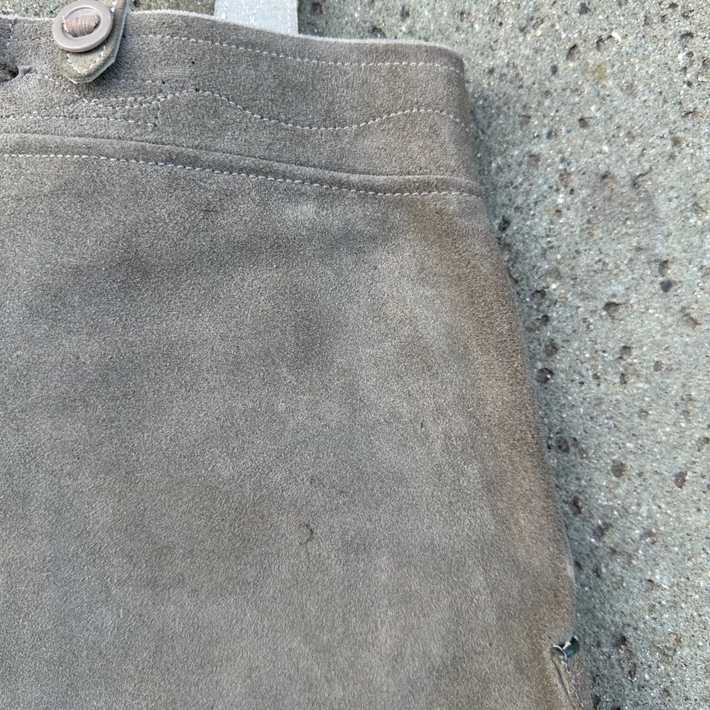 Vintage Grey Suede Lederhosen with Green Piping and Embroidery Stitch Detailing - Picture 8 of 9